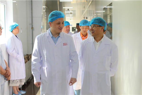 集團(tuán)領(lǐng)導(dǎo)沈波一行赴赤峰蒙欣藥業(yè)、艾克制藥調(diào)研
